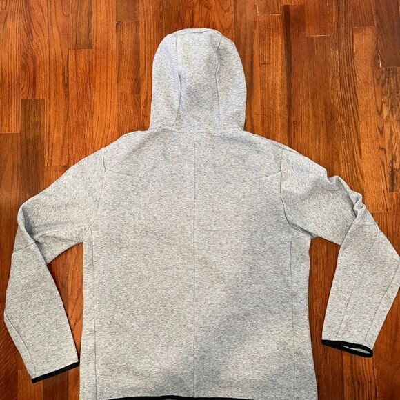 Nike Tech Fleece Men's Grey Hoodie - Picture 2 of 8